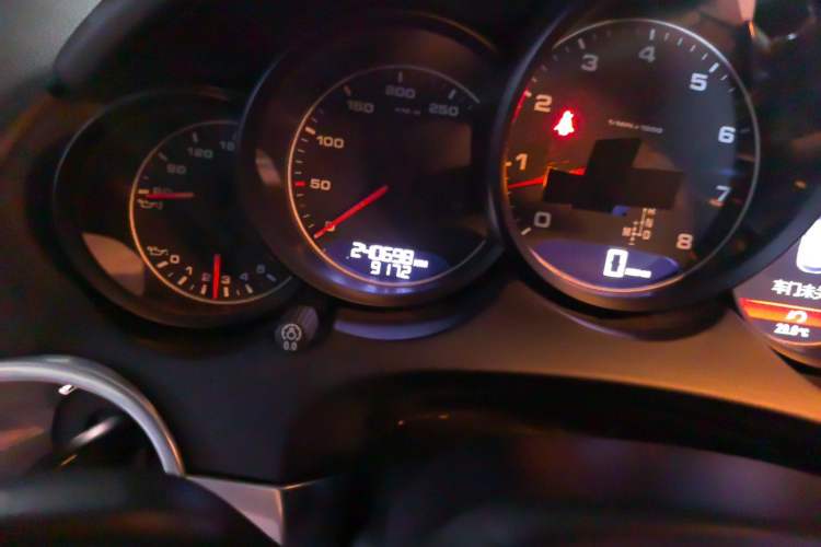 Used Porsche Cayenne 2011 Cayenne 3.0T Odometer Close Up