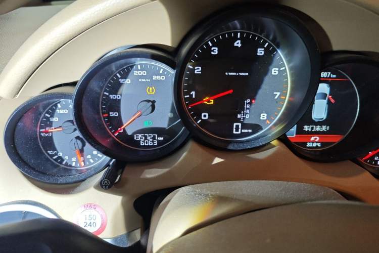 Used Porsche Cayenne 2011 Cayenne 3.0T Odometer Close Up