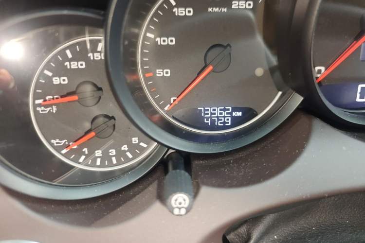 Used Porsche Cayenne 2011 Cayenne 3.0T Odometer Close Up