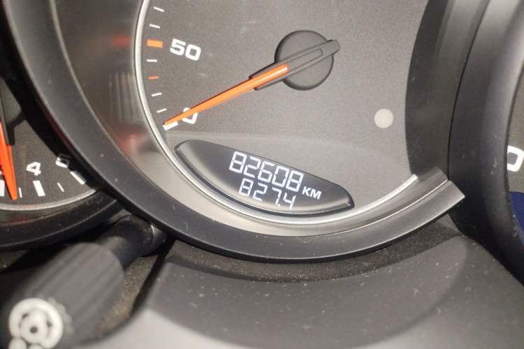 Used Porsche Cayenne 2011 Cayenne 3.0T Odometer Close Up