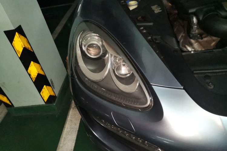Used Porsche Cayenne 2011 3.6L automatic transmission U.S. specification Right Front Headlight