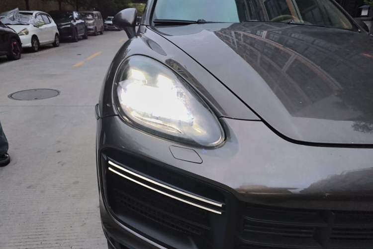 Used Porsche Cayenne 2011 Cayenne 3.0T Right Front Headlight