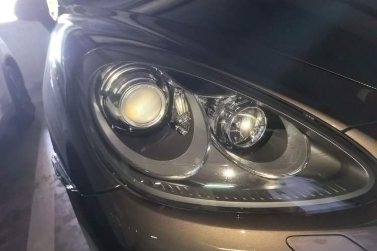 Used Porsche Cayenne 2011 Cayenne 3.0T Right Front Headlight