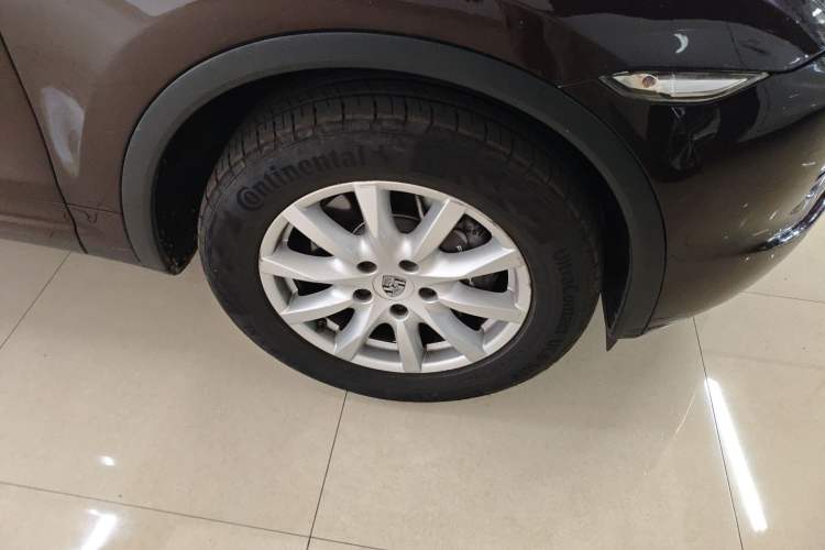 Used Porsche Cayenne 2011 Cayenne 3.0T Right Front Wheel Hub