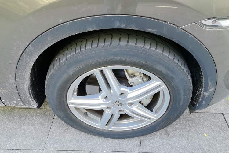 Used Porsche Cayenne 2011 Cayenne S Hybrid 3.0T Right Front Wheel Hub