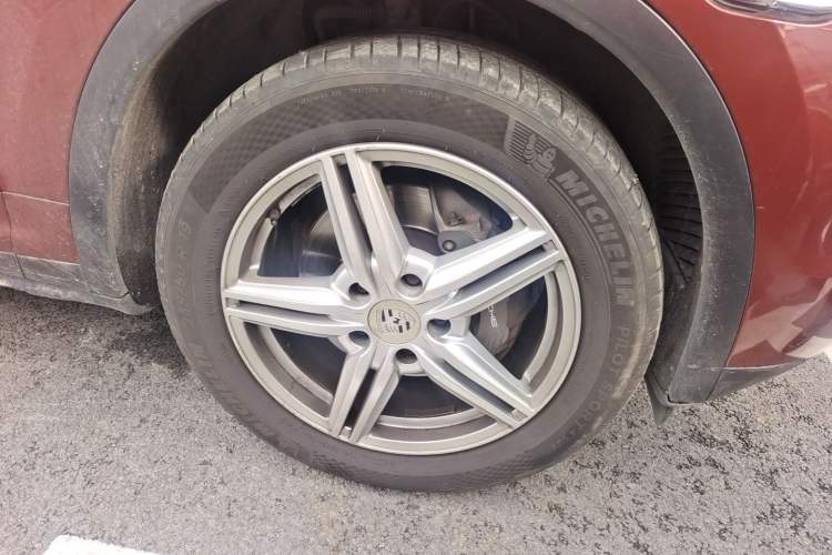 Used Porsche Cayenne 2011 Cayenne 3.0T Right Front Wheel Hub