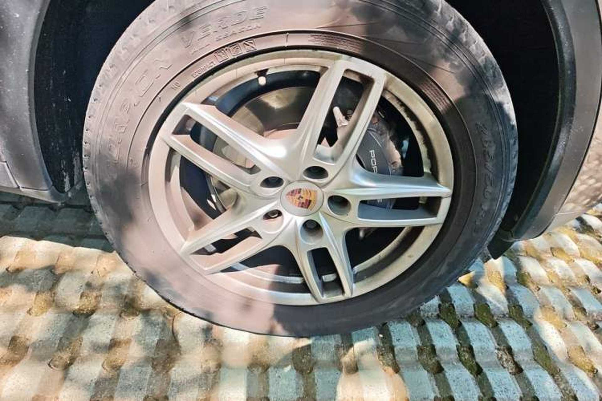 Used Porsche Cayenne 2011 Cayenne 3.0T Right Front Wheel Hub