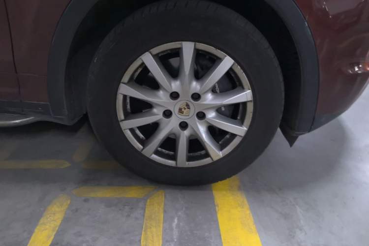 Used Porsche Cayenne 2011 Cayenne 3.0T Right Front Wheel Hub