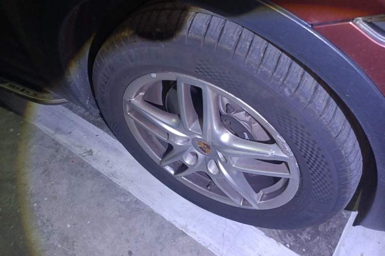 Used Porsche Cayenne 2011 Cayenne 3.0T Right Front Wheel Hub