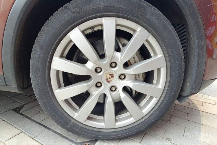 Used Porsche Cayenne 2011 Cayenne S Hybrid 3.0T Right Front Wheel Hub