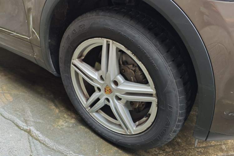 Used Porsche Cayenne 2011 Cayenne 3.0T Right Front Wheel Hub