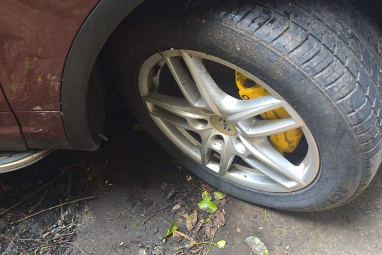 Used Porsche Cayenne 2011 Cayenne 3.0T Right Front Wheel Hub