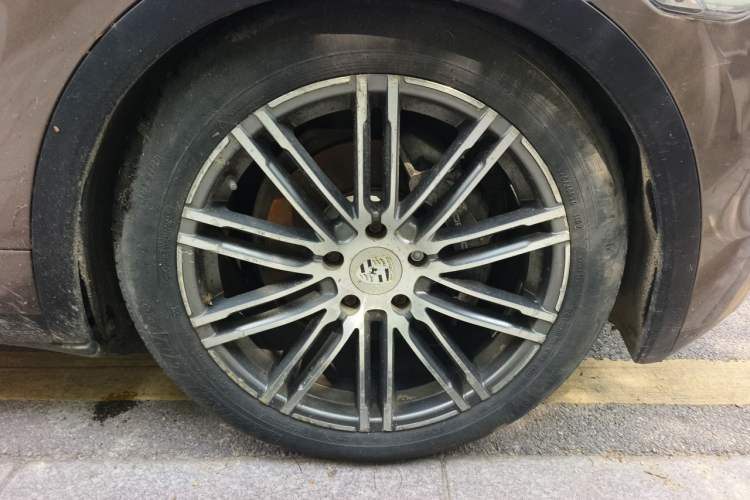 Used Porsche Cayenne 2011 Cayenne 3.0T Right Front Wheel Hub