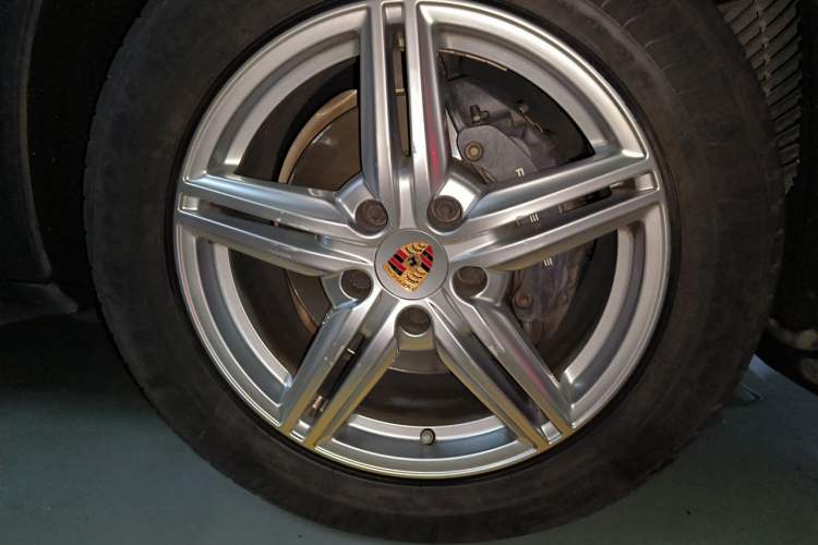 Used Porsche Cayenne 2011 Cayenne 3.0T Right Front Wheel Hub