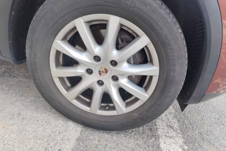 Used Porsche Cayenne 2011 Cayenne 3.0T Right Front Wheel Hub