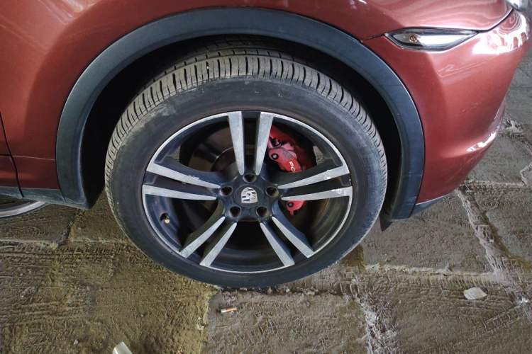 Used Porsche Cayenne 2011 Cayenne 3.0T Right Front Wheel Hub