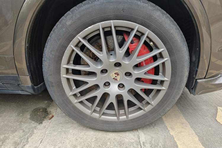 Used Porsche Cayenne 2011 Cayenne Turbo 4.8T Right Front Wheel Hub
