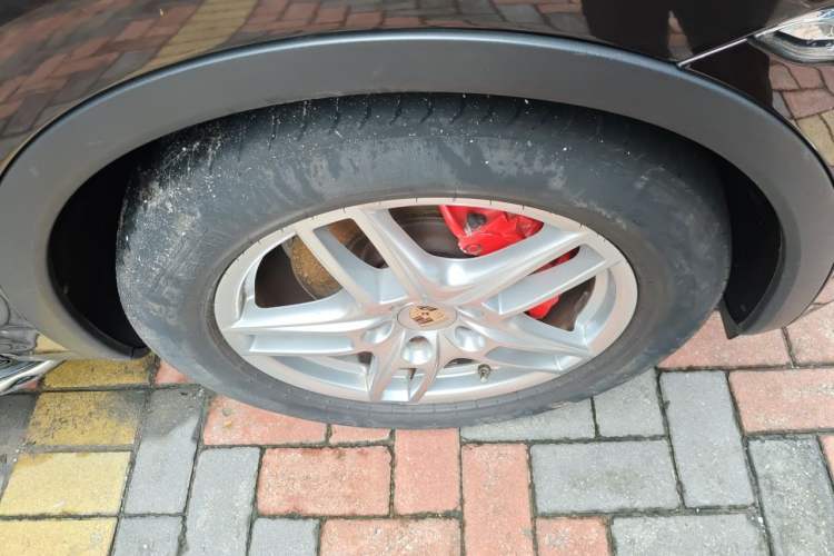 Used Porsche Cayenne 2011 Cayenne S 4.8L Right Front Wheel Hub
