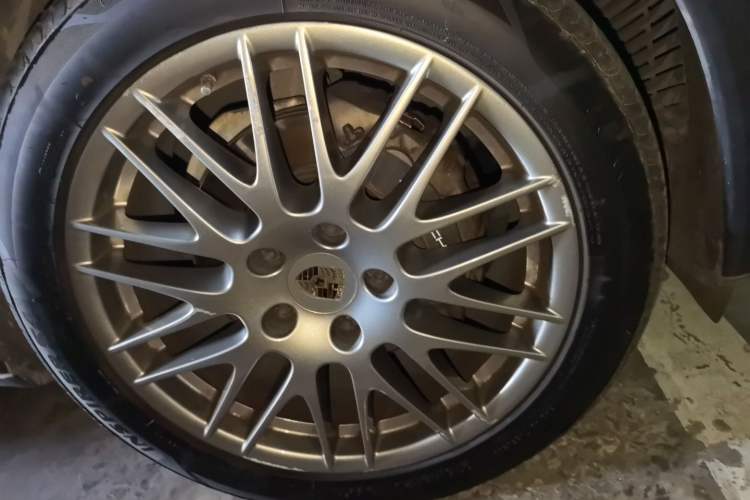 Used Porsche Cayenne 2011 Cayenne 3.0T Right Front Wheel Hub