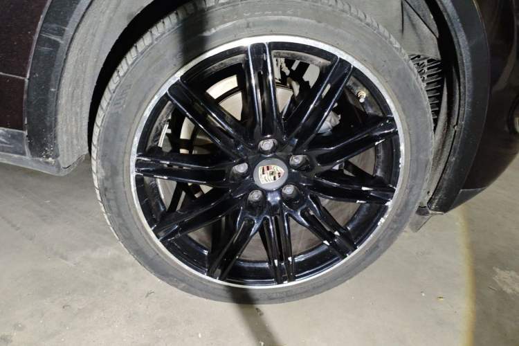 Used Porsche Cayenne 2011 Cayenne 3.0T Right Front Wheel Hub