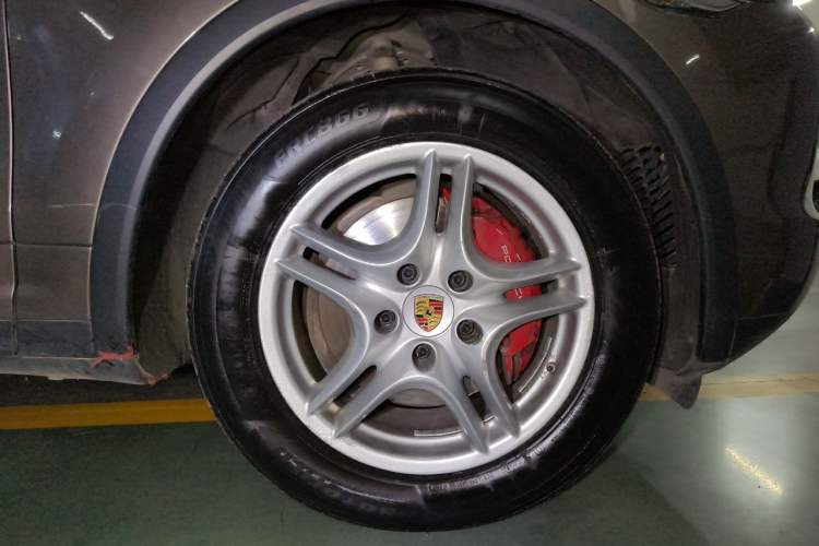 Used Porsche Cayenne 2011 Cayenne 3.0T Right Front Wheel Hub