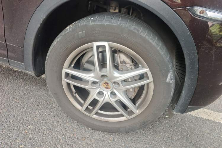 Used Porsche Cayenne 2011 Cayenne 3.0T Right Front Wheel Hub