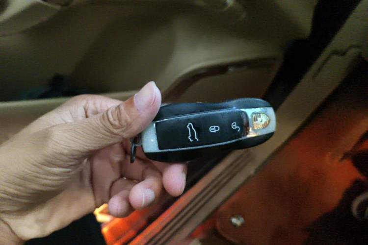 Used Porsche Cayenne 2011 Cayenne 3.0T Vehicle Key