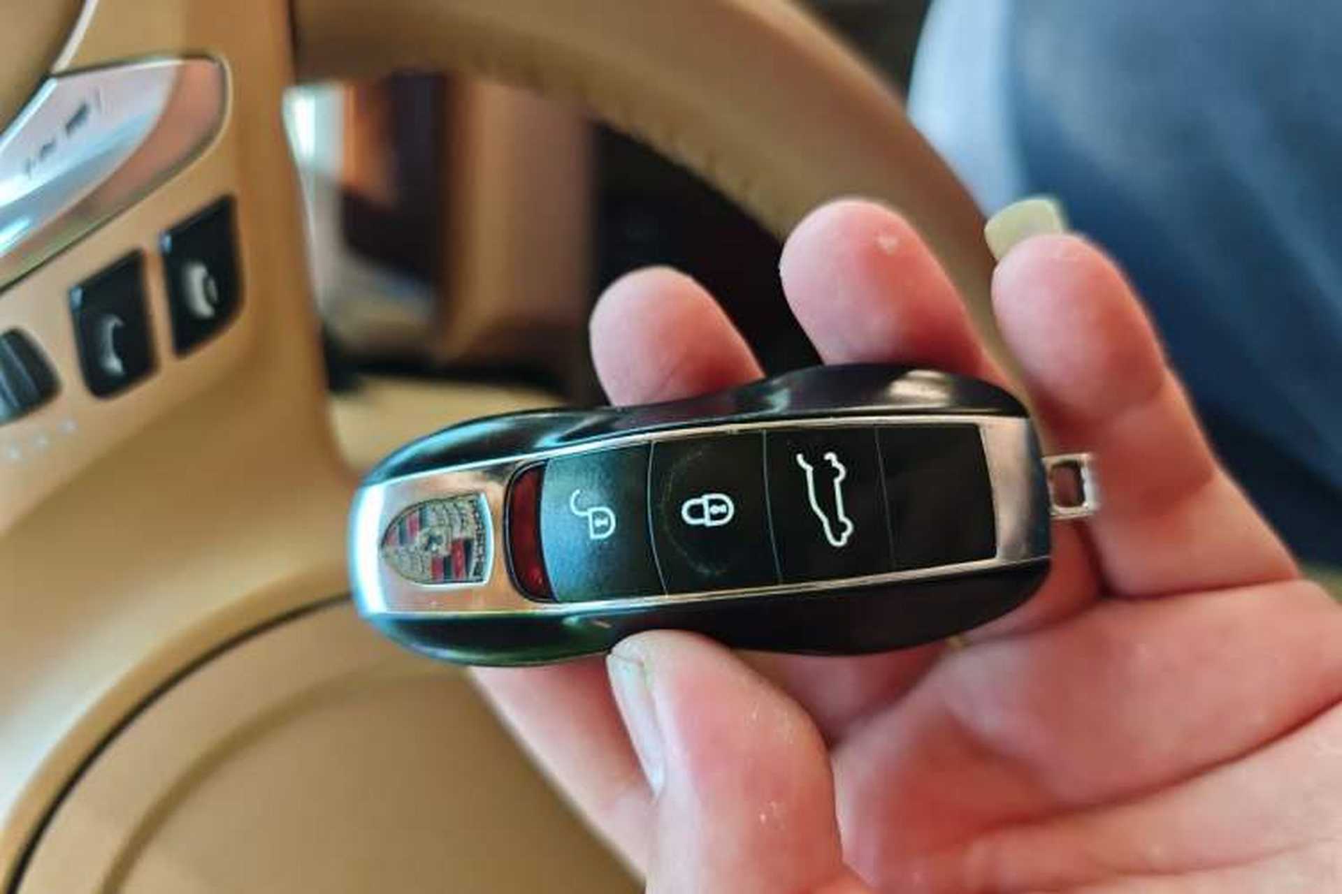 Used Porsche Cayenne 2011 Cayenne 3.0T Vehicle Key