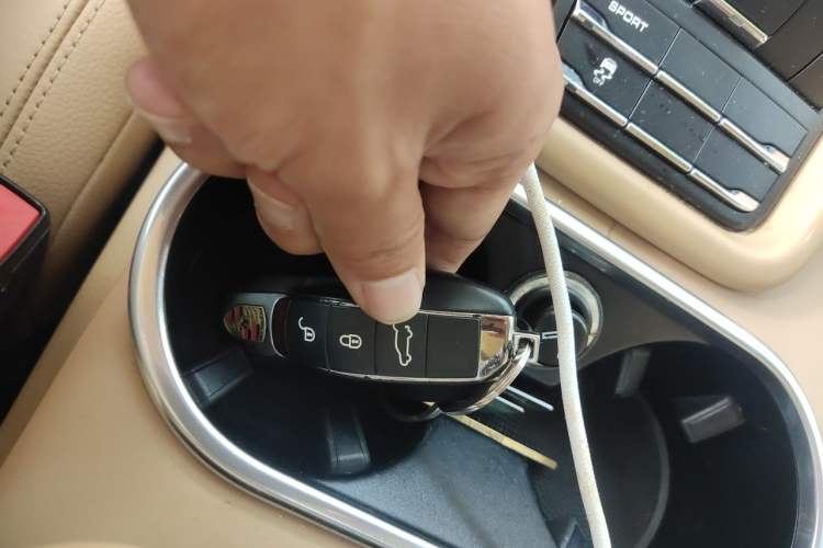 Used Porsche Cayenne 2011 Cayenne 3.0T Vehicle Key