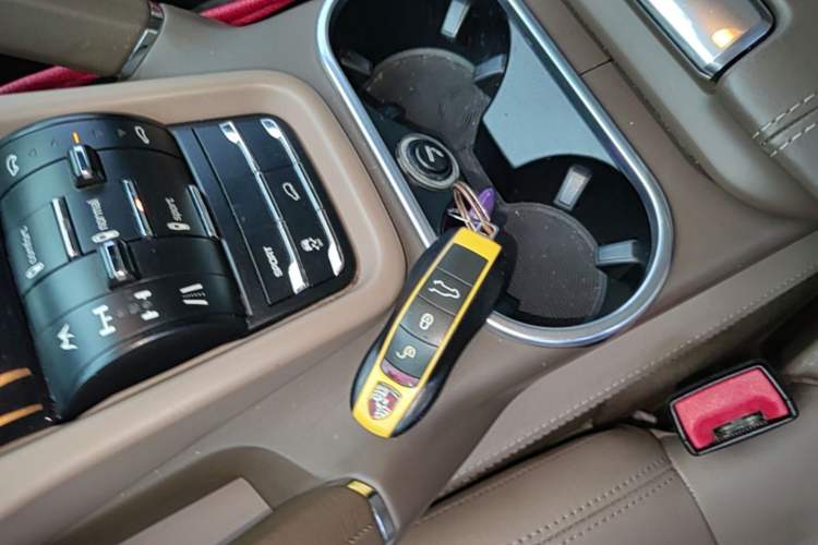 Used Porsche Cayenne 2011 Cayenne 3.0T Vehicle Key