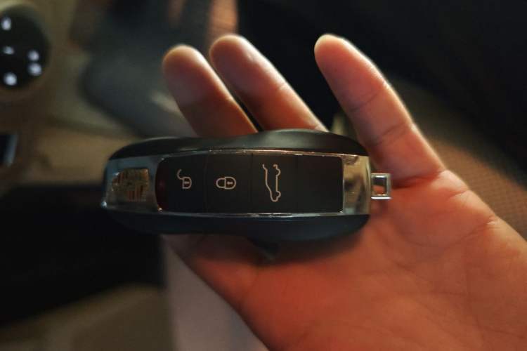 Used Porsche Cayenne 2011 Cayenne 3.0T Vehicle Key