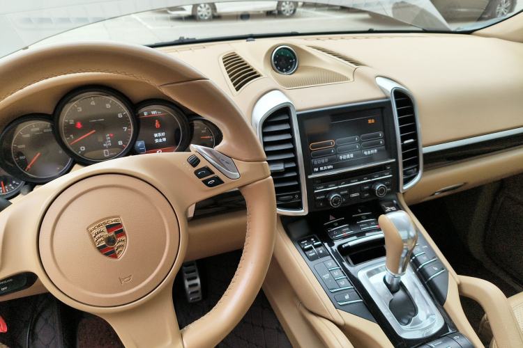 Used Porsche Cayenne 2011 Cayenne 3.0T Center Console