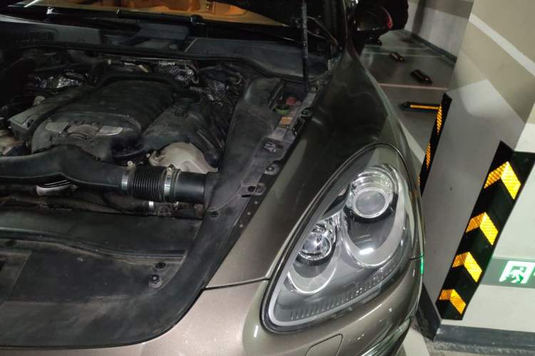 Used Porsche Cayenne 2011 Cayenne S 4.8L Engine Bay Left