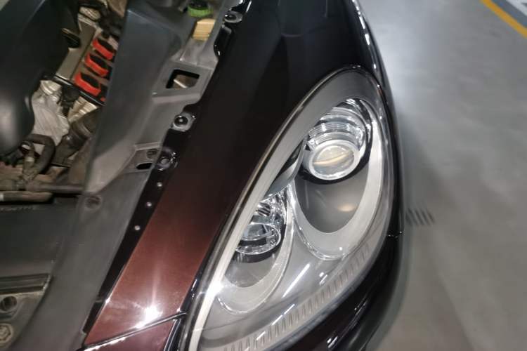 Used Porsche Cayenne 2011 Cayenne 3.0T Engine Bay Left