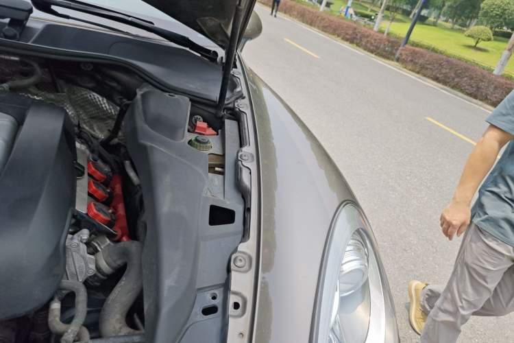 Used Porsche Cayenne 2011 Cayenne 3.0T Engine Bay Left