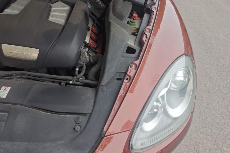 Used Porsche Cayenne 2011 Cayenne 3.0T Engine Bay Left