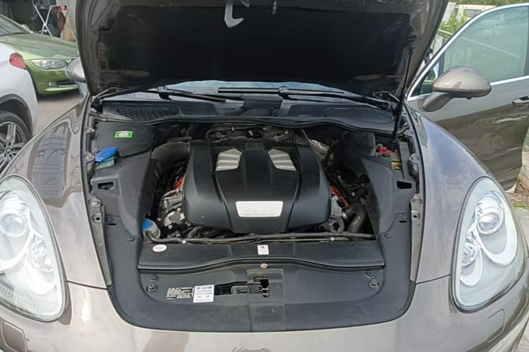 Used Porsche Cayenne 2011 Cayenne 3.0T Engine Bay
