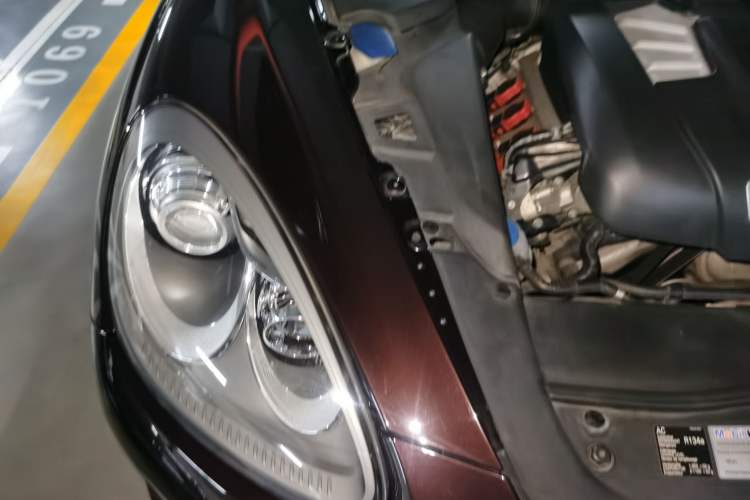 Used Porsche Cayenne 2011 Cayenne 3.0T Engine Bay Right