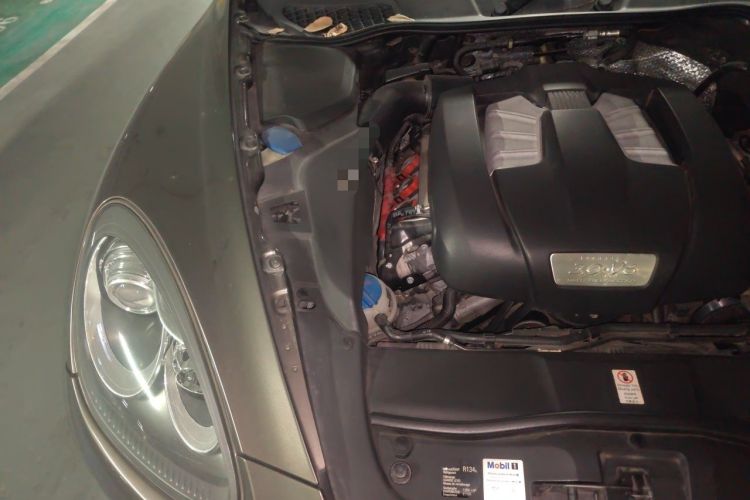 Used Porsche Cayenne 2011 Cayenne 3.0T Engine Bay Right