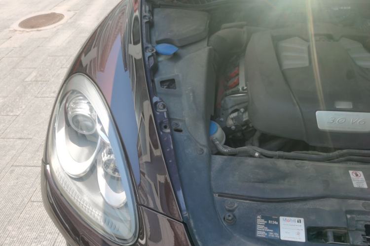 Used Porsche Cayenne 2011 Cayenne 3.0T Engine Bay Right