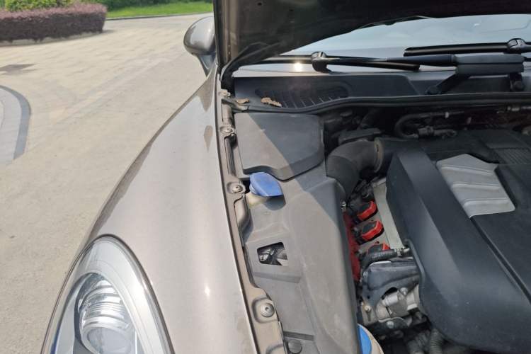 Used Porsche Cayenne 2011 Cayenne 3.0T Engine Bay Right