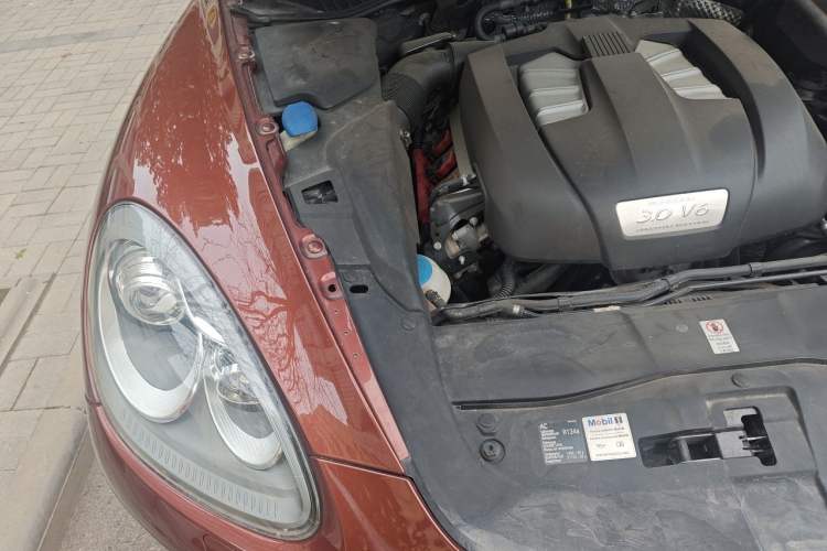 Used Porsche Cayenne 2011 Cayenne 3.0T Engine Bay Right