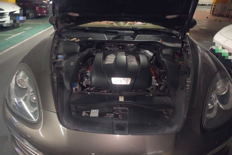 Used Porsche Cayenne 2011 Cayenne 3.0T Engine Bay