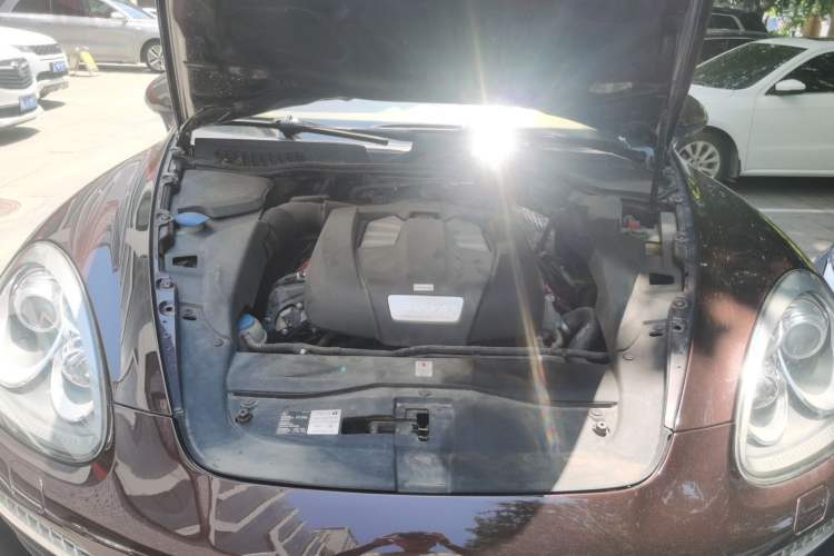 Used Porsche Cayenne 2011 Cayenne 3.0T Engine Bay