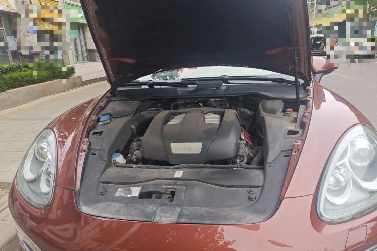 Used Porsche Cayenne 2011 Cayenne 3.0T Engine Bay
