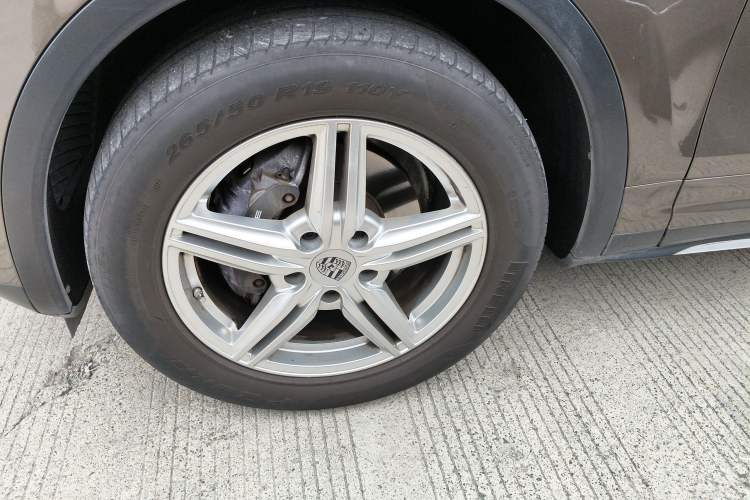 Used Porsche Cayenne 2011 Cayenne 3.0T Left Front Wheel Hub