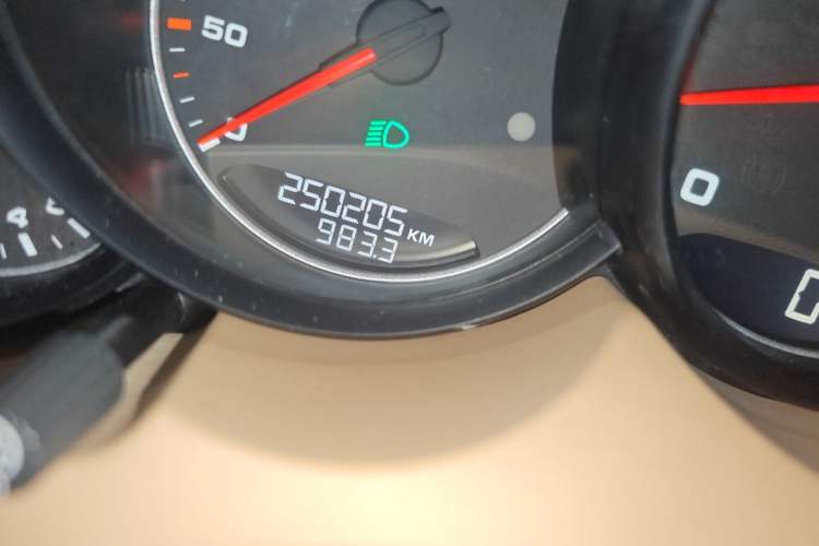 Used Porsche Cayenne 2011 Cayenne 3.0T Odometer Close Up