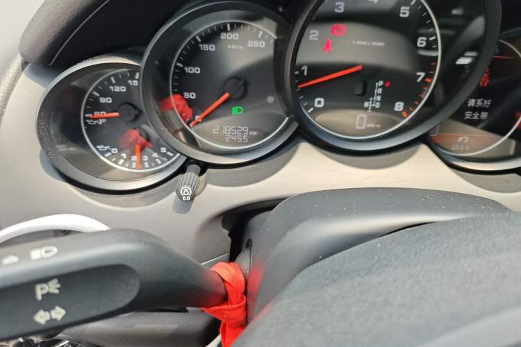 Used Porsche Cayenne 2011 Cayenne 3.0T Odometer Close Up