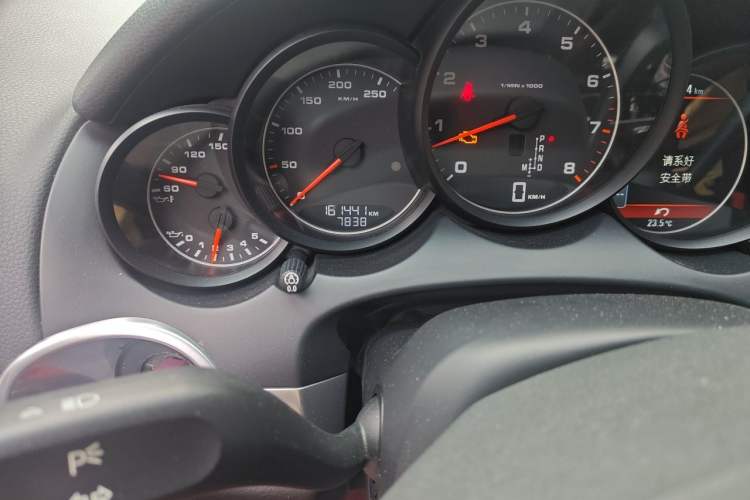 Used Porsche Cayenne 2011 Cayenne 3.0T Odometer Close Up