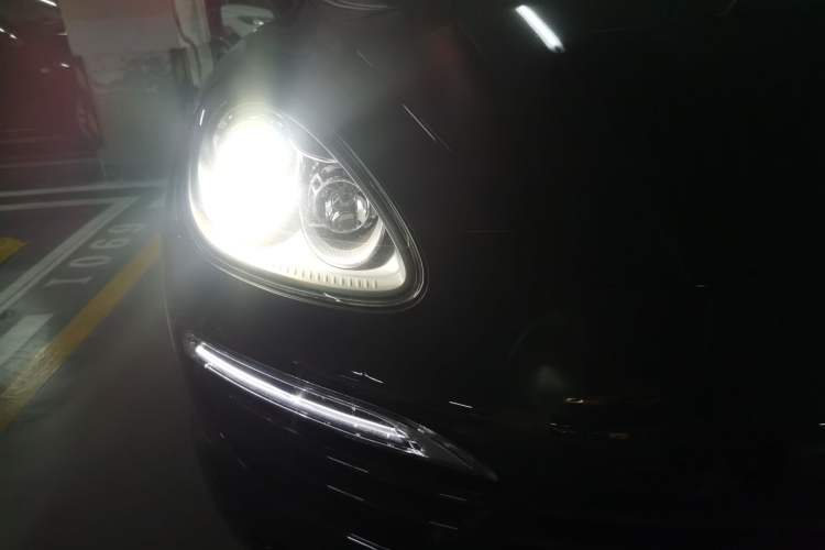 Used Porsche Cayenne 2011 Cayenne 3.0T Right Front Headlight